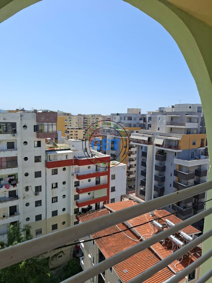 Shitet Apartament 2+1, pranë Shkollës “Bajram Curri”, Plazh, Durrës