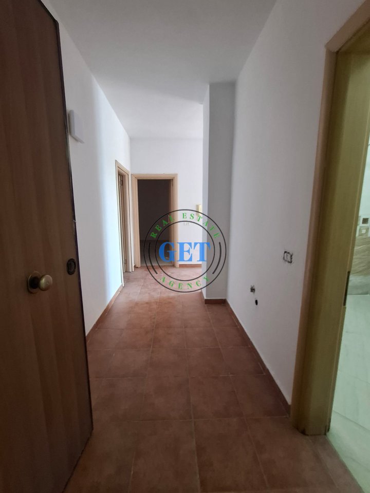 Shitet Apartament 2+1, pranë Shkollës “Bajram Curri”, Plazh, Durrës