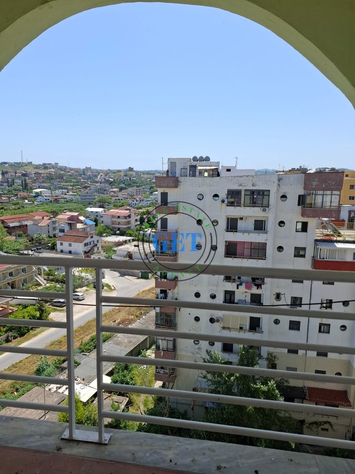 Shitet Apartament 2+1, pranë Shkollës “Bajram Curri”, Plazh, Durrës