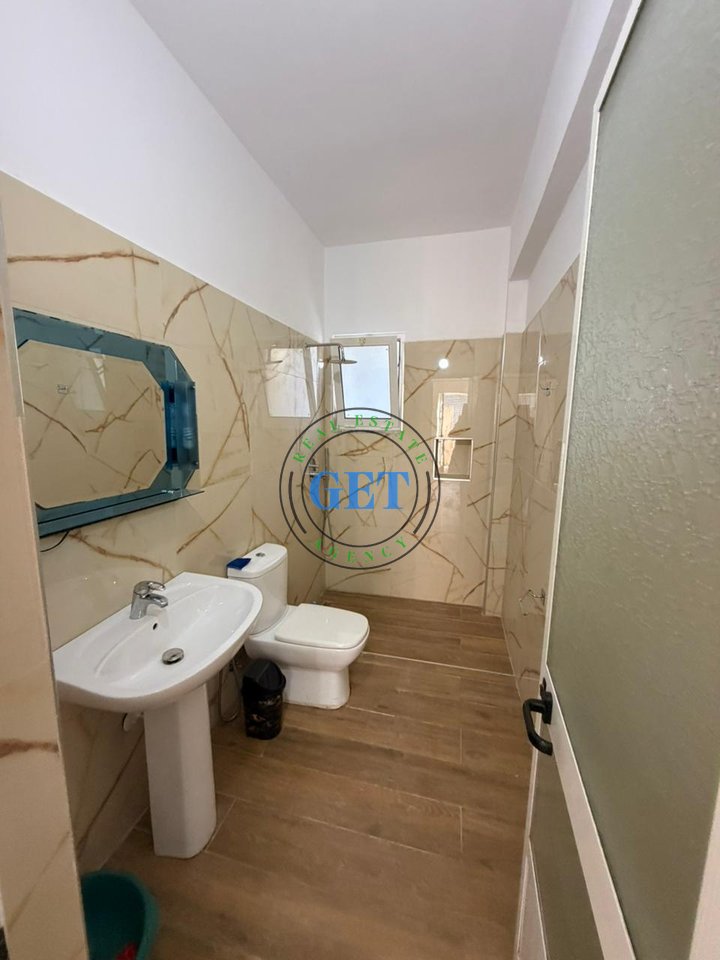 Jepet me qira kati i parë i një shtëpie private, Kënet, Durrës
