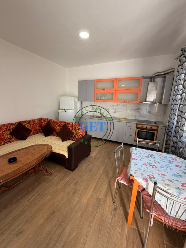 Jepet me qira kati i parë i një shtëpie private, Kënet, Durrës
