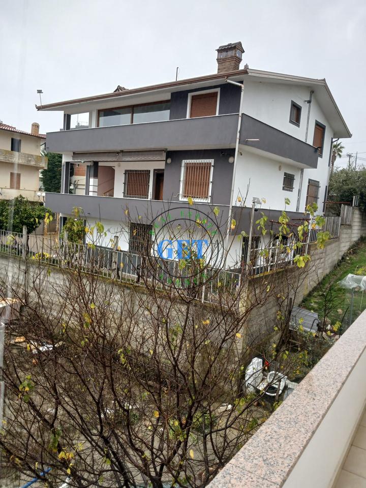 Shitet vile private, 3-kateshe, Arapaj,Durrës.