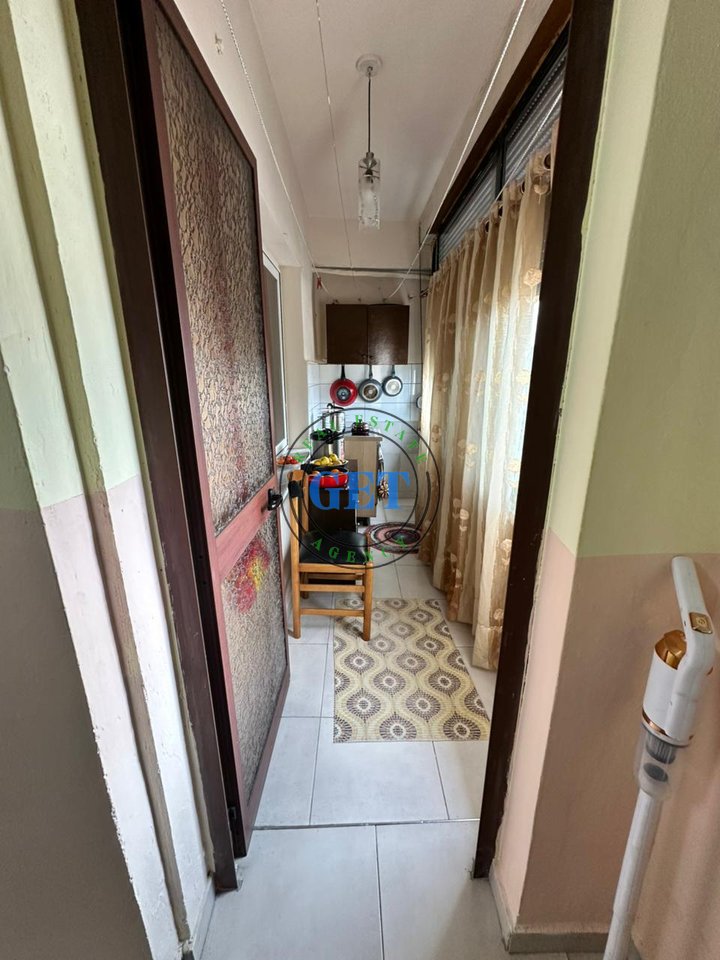 Shitet Apartament 2+1+2 Ballkone, tek Kryqi i Kuq ,Durrës