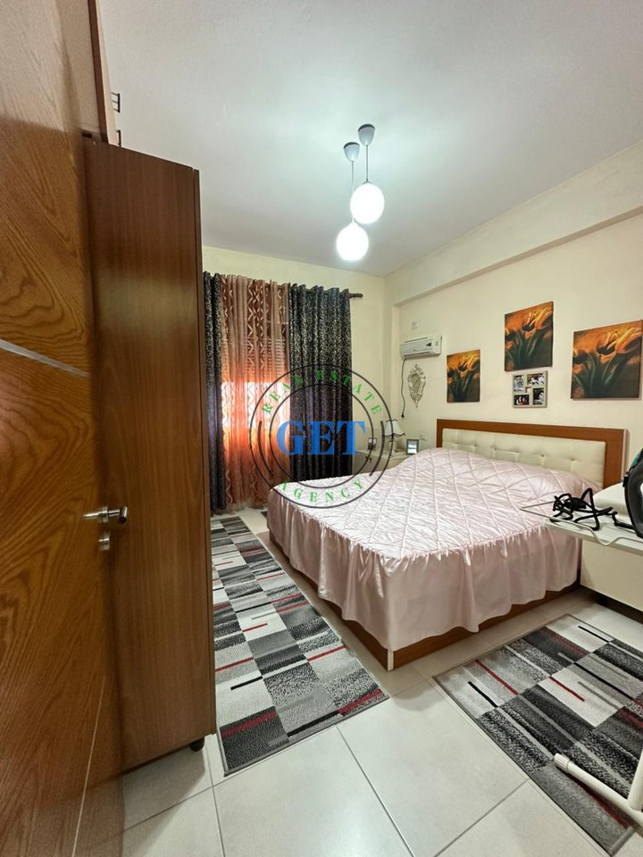 Shitet Apartament 2+1+2 Ballkone, tek Kryqi i Kuq ,Durrës