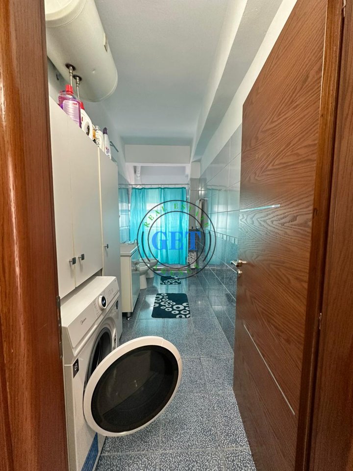 Shitet Apartament 2+1+2 Ballkone, tek Kryqi i Kuq ,Durrës