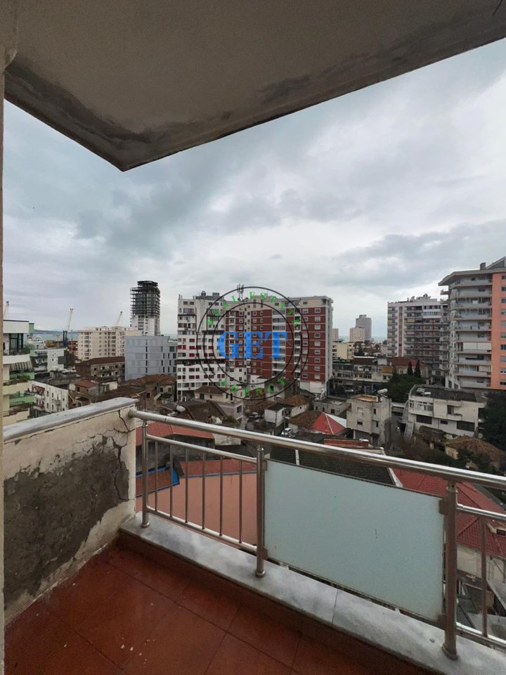 Shitet Apartament 3+1+2 Tualete+2 Ballkone, Bashkia, Durrës