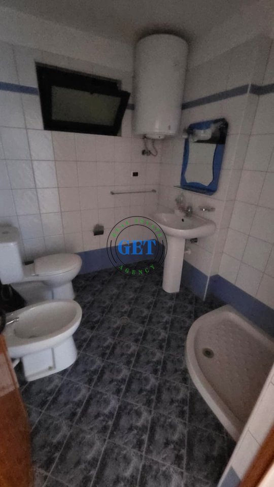 Shitet Apartament 2+1, Pallati i Sportit, Durrës