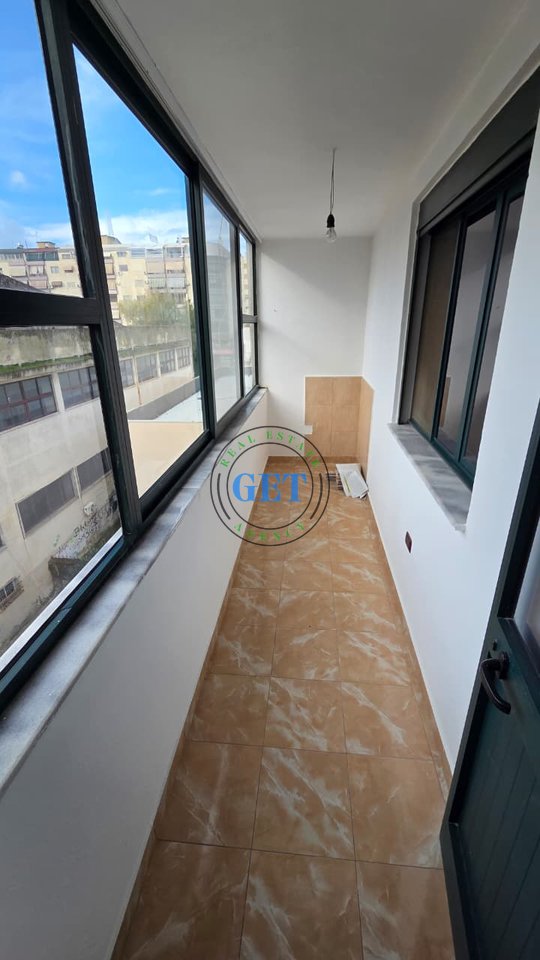 Shitet Apartament 2+1, Pallati i Sportit, Durrës