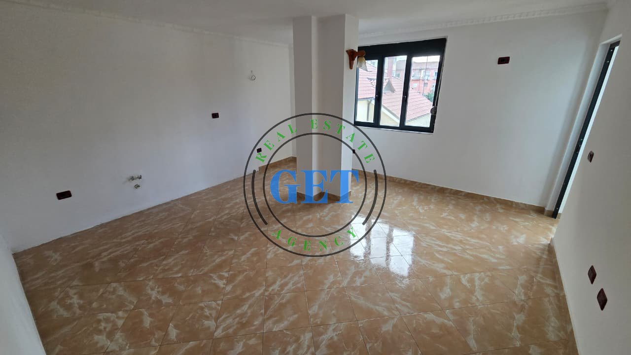 Shitet Apartament 2+1, Pallati i Sportit, Durrës