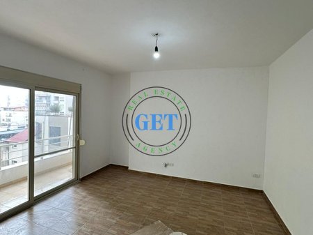 Shitet, Apartament 2+1+2, Ish Rajoni i Policise, Durres