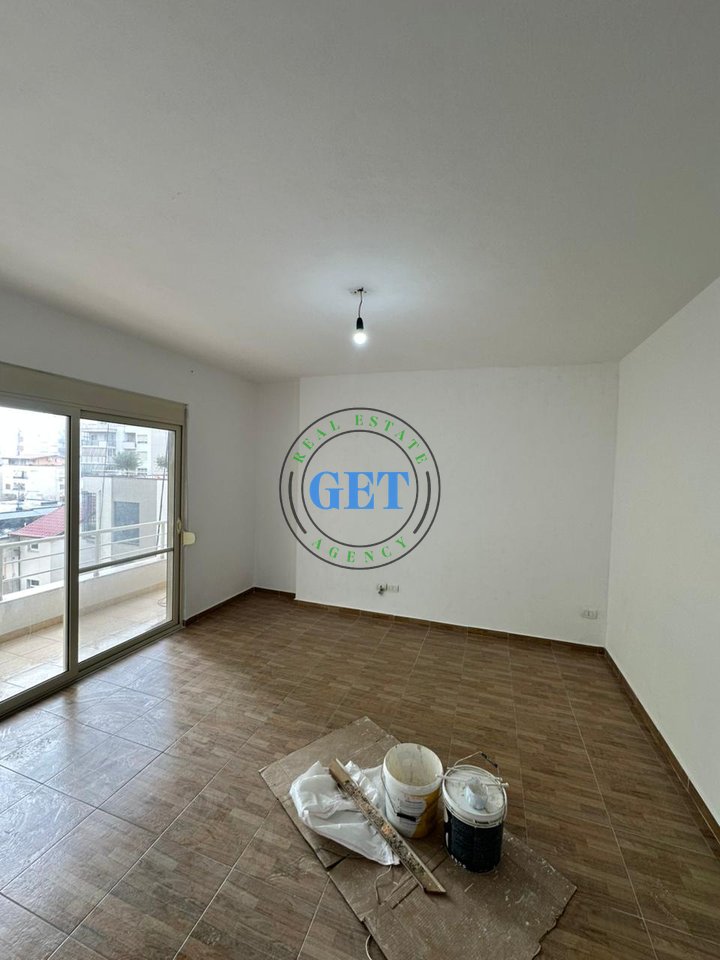 Shitet, Apartament 2+1+2, Ish Rajoni i Policise, Durres
