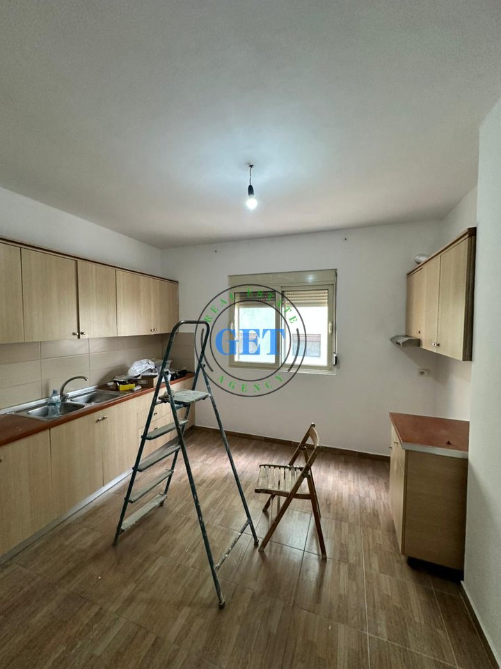 Shitet, Apartament 2+1+2, Ish Rajoni i Policise, Durres