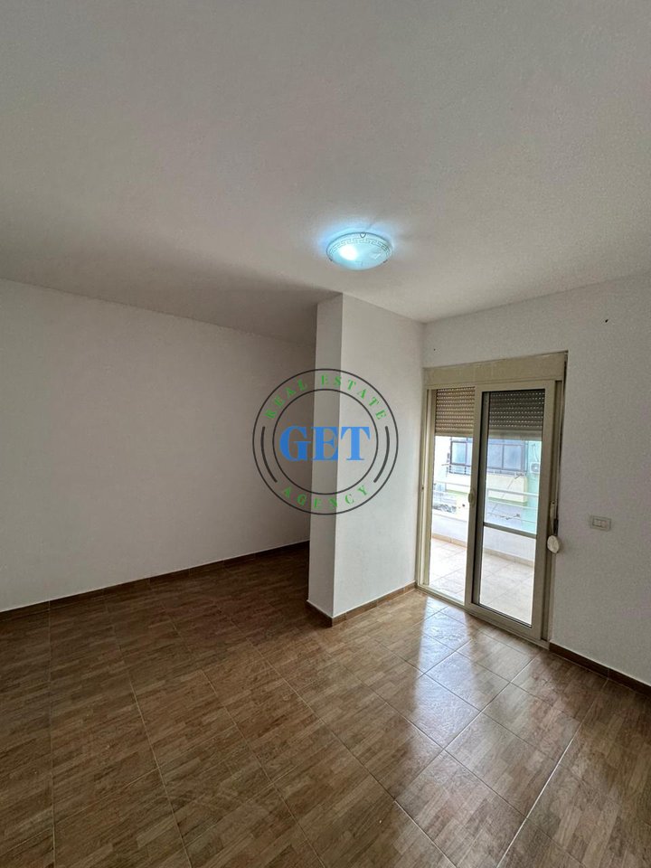 Shitet, Apartament 2+1+2, Ish Rajoni i Policise, Durres