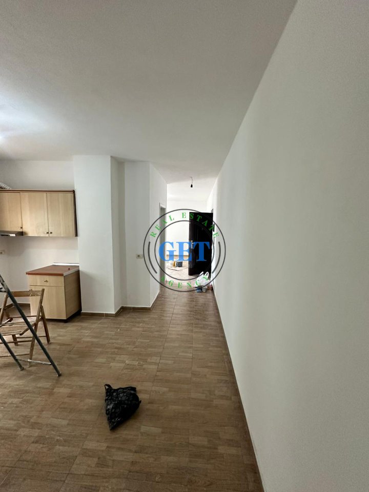 Shitet, Apartament 2+1+2, Ish Rajoni i Policise, Durres