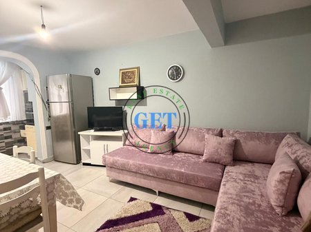 Jepet me qira, Apartament 2+1, përballë Pallatit të Sportit, Durrës