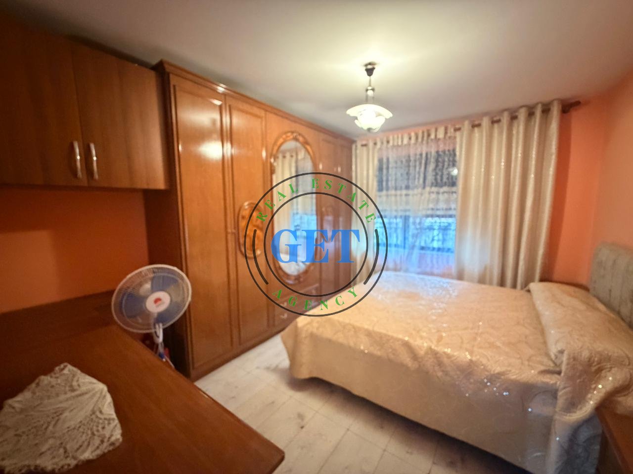 Jepet me qira, Apartament 2+1, përballë Pallatit të Sportit, Durrës