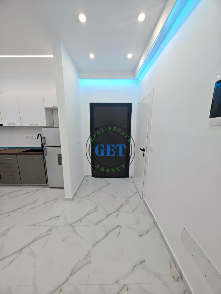 Shitet, Apartament 1+1, pranë Bashkisë, Durrës