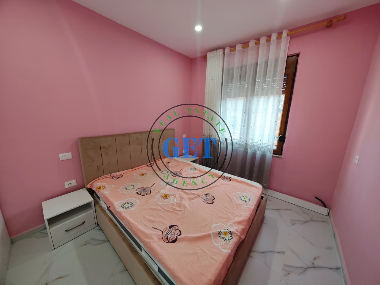 Shitet, Apartament 1+1, pranë Bashkisë, Durrës