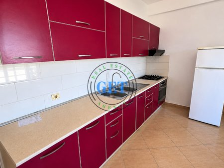 Jepet me Qira Apartament 1+1 me Verandë | Shkolla “Eftali Koci”, Durrës