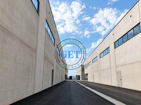  Shitet / Jepet me Qira Kapanon + Zyra | Investim Industrial | Sektor Rinia, Durrës