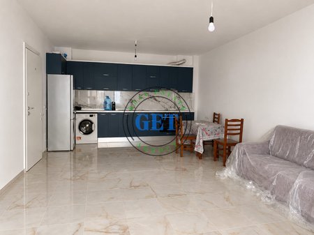   Jepet me qira Apartament 1+1 ne Plazh Iliria, Durres
