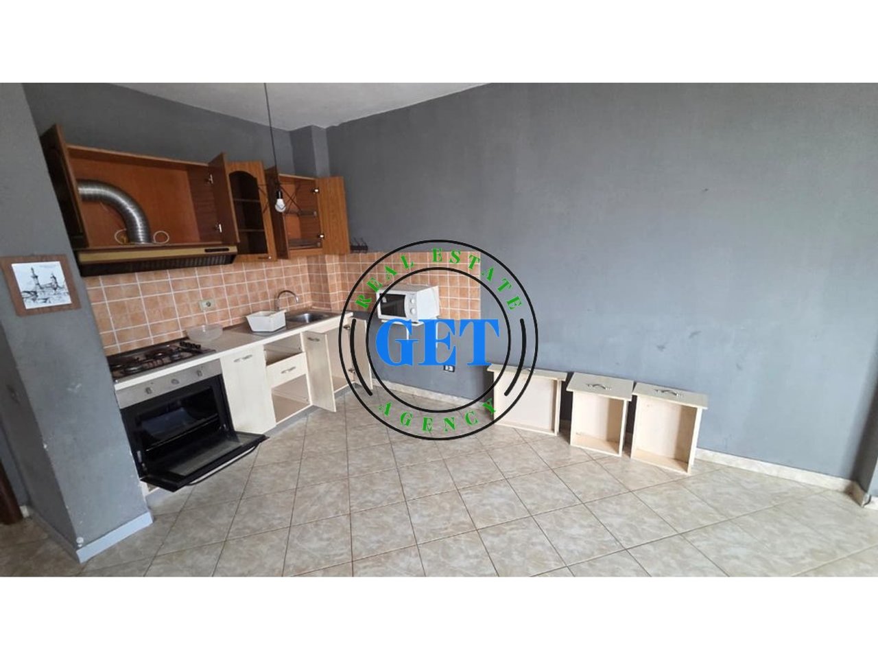 shitet, Apartament 2+1, lagjia 18, Durres