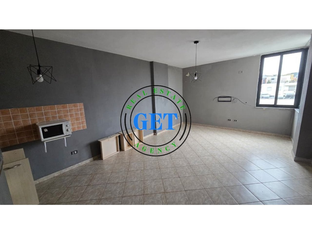 shitet, Apartament 2+1, lagjia 18, Durres
