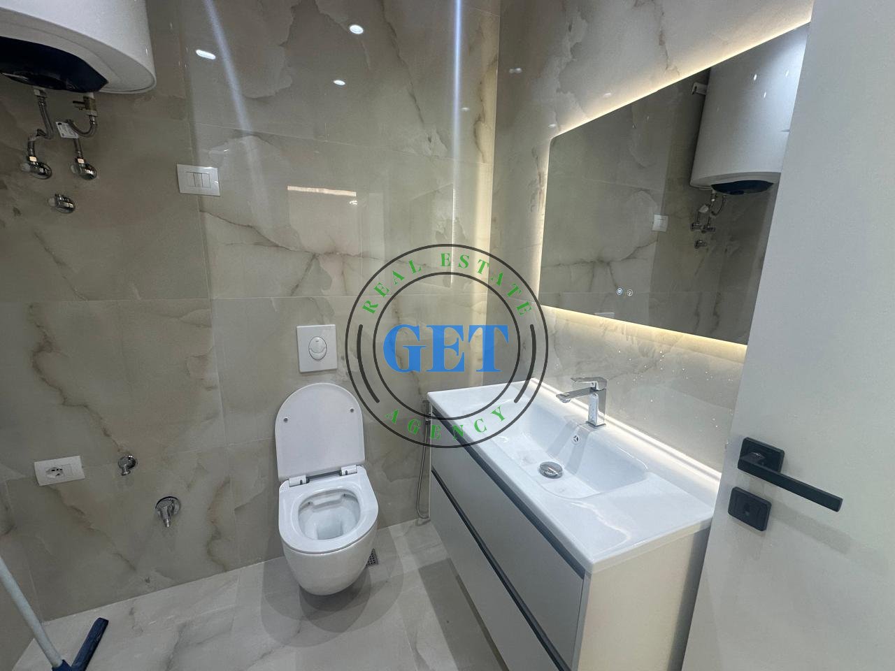 Shitet Apartament 2+1+2 ballkone | Golem, Durrës