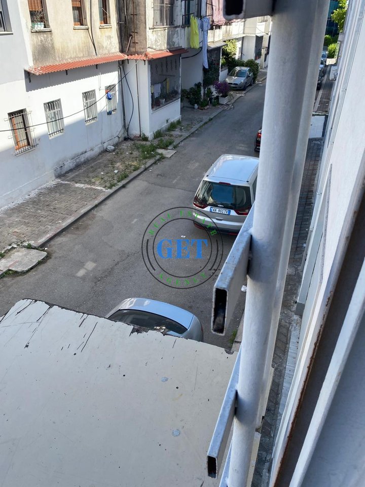 Shitet Aktiviteti , Rrobaqepësi, Lagja 14,Durrës