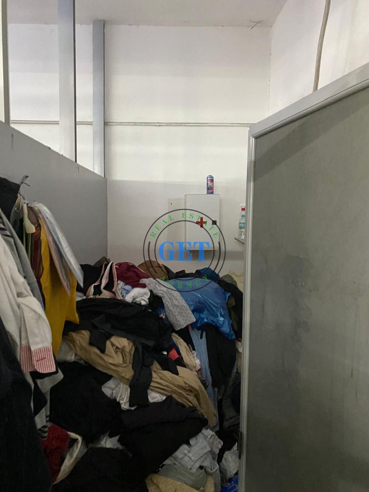 Shitet Aktiviteti , Rrobaqepësi, Lagja 14,Durrës