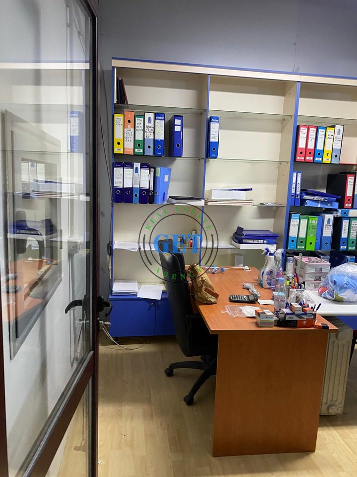 Shitet Aktiviteti , Rrobaqepësi, Lagja 14,Durrës