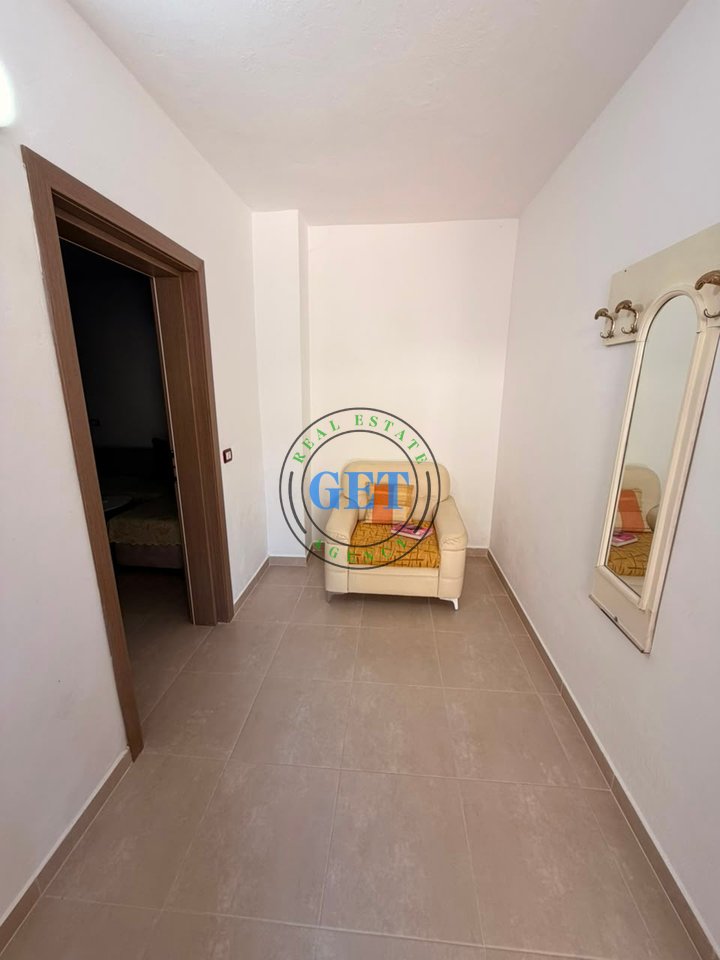 Primo piano di una casa privata 1+1 in affitto | Beach Railway, Durrës