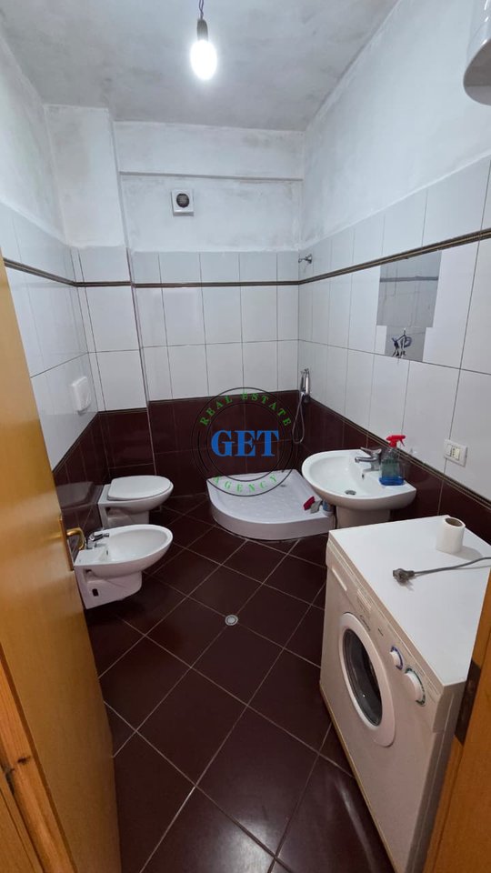 Jepet me Qira Apartament 1+1 me Verandë | Shkolla “Eftali Koci”, Durrës