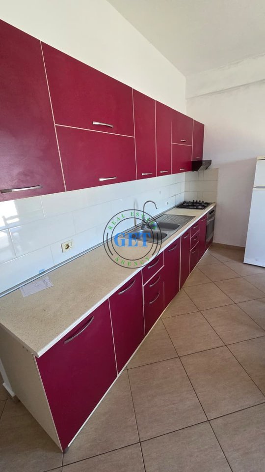 Jepet me Qira Apartament 1+1 me Verandë | Shkolla “Eftali Koci”, Durrës