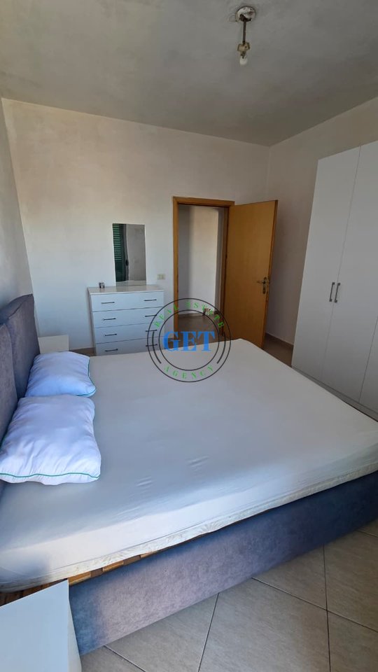 Jepet me Qira Apartament 1+1 me Verandë | Shkolla “Eftali Koci”, Durrës