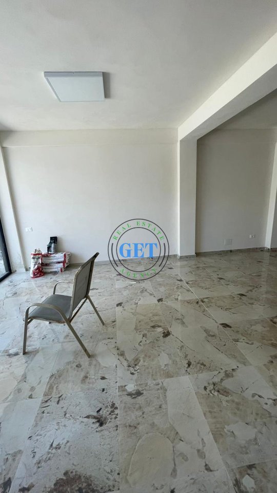 Negozio in Affitto | Primo Piano | Quartiere 16, Durrës