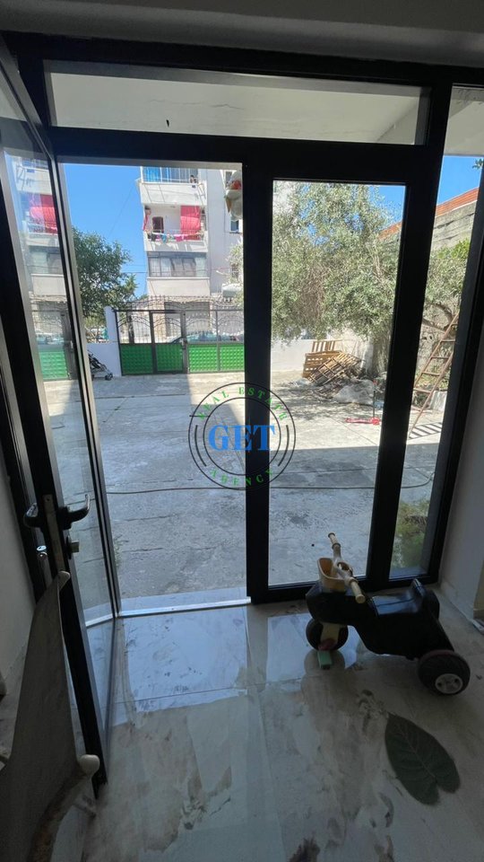 Negozio in Affitto | Primo Piano | Quartiere 16, Durrës