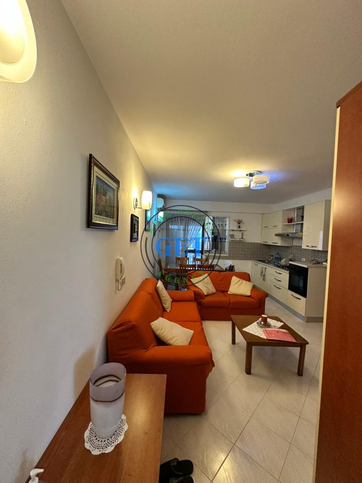 Jepet me qira, Apartament 1+1 ne Plazh Hekurudha, Durres