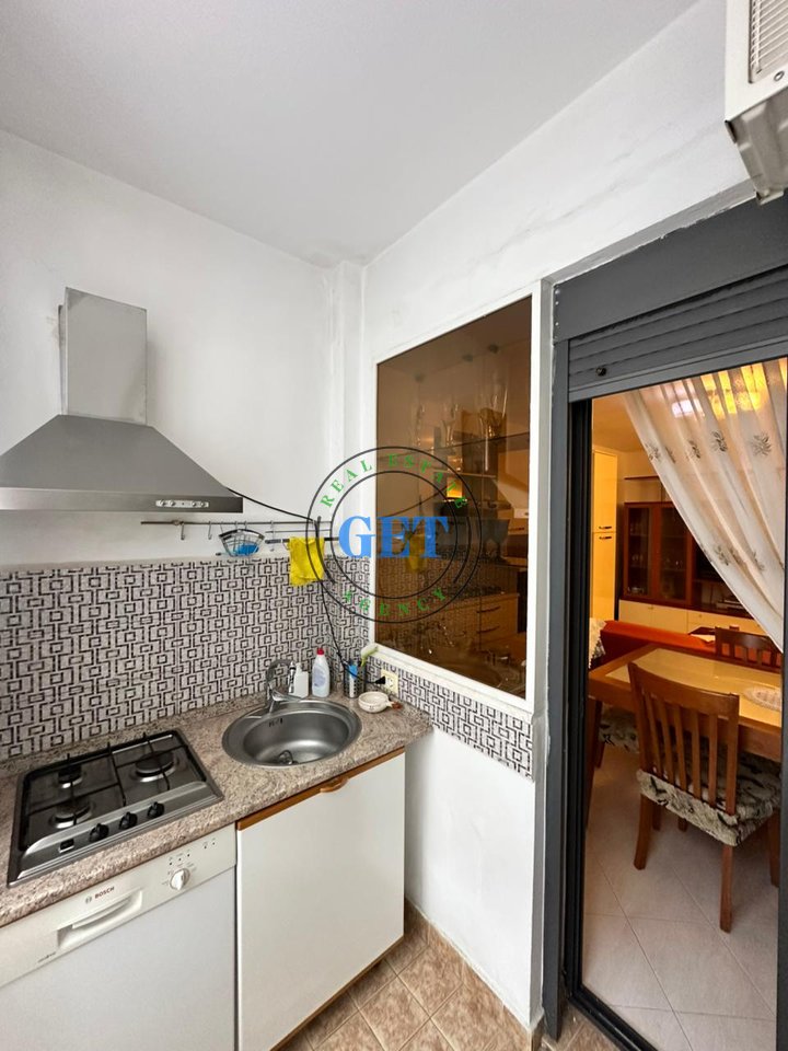 Jepet me qira, Apartament 1+1 ne Plazh Hekurudha, Durres