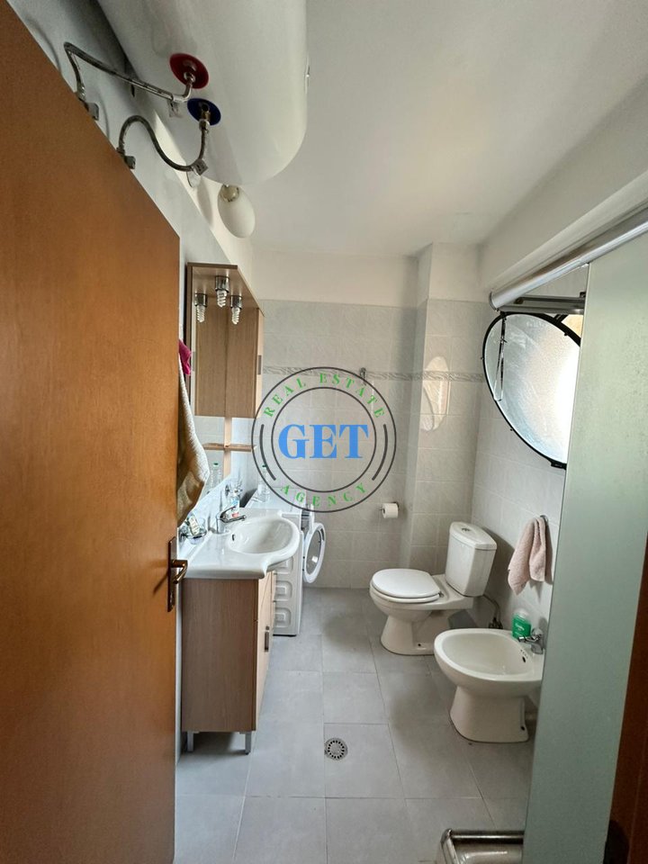 Jepet me qira, Apartament 1+1 ne Plazh Hekurudha, Durres