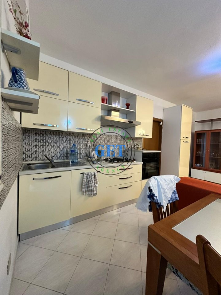Jepet me qira, Apartament 1+1 ne Plazh Hekurudha, Durres