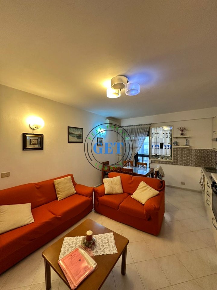 Jepet me qira, Apartament 1+1 ne Plazh Hekurudha, Durres