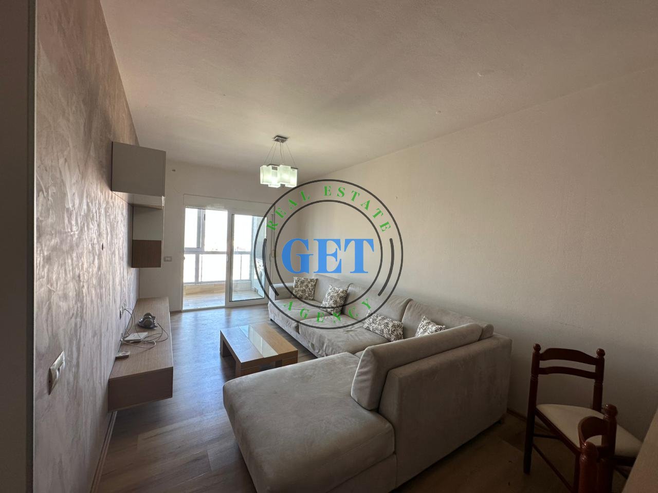 Shitet Apartament 1+1, tek Stacioni i Trenit,Durres!