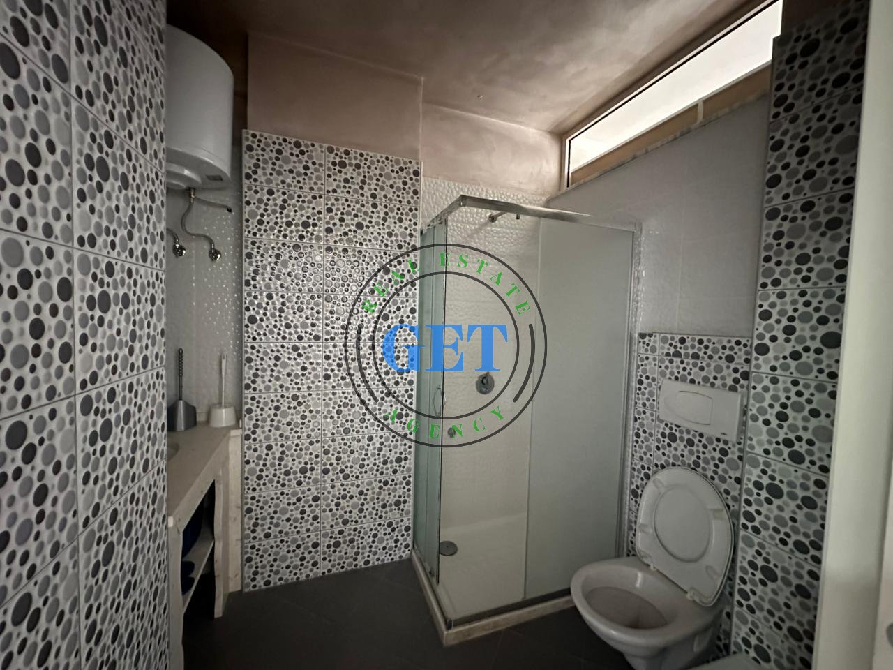 Shitet Apartament 1+1, tek Stacioni i Trenit,Durres!