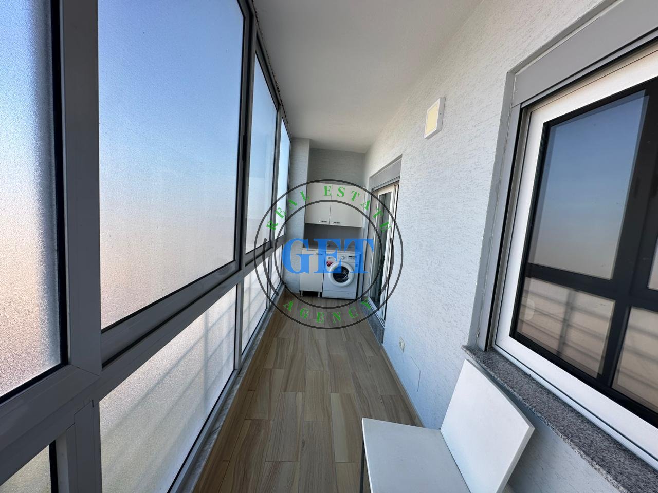 Shitet Apartament 1+1, tek Stacioni i Trenit,Durres!