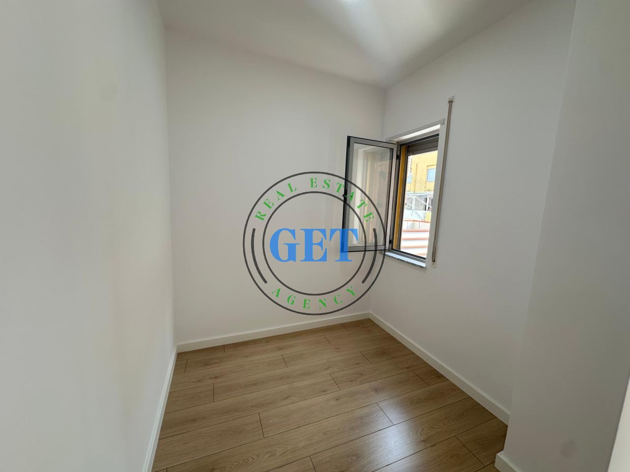 Shitet Apartament 2+1 + Depo, Plazh Hekurudha (pranë EKA), Durrës