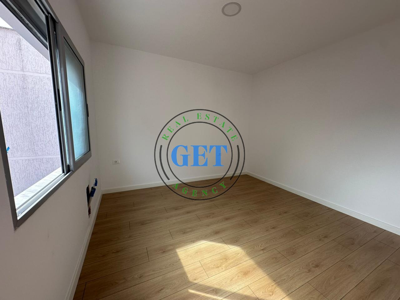 Shitet Apartament 2+1 + Depo, Plazh Hekurudha (pranë EKA), Durrës