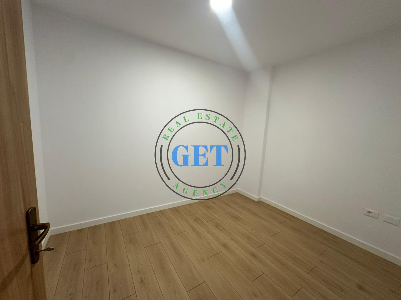 Shitet Apartament 2+1 + Depo, Plazh Hekurudha (pranë EKA), Durrës