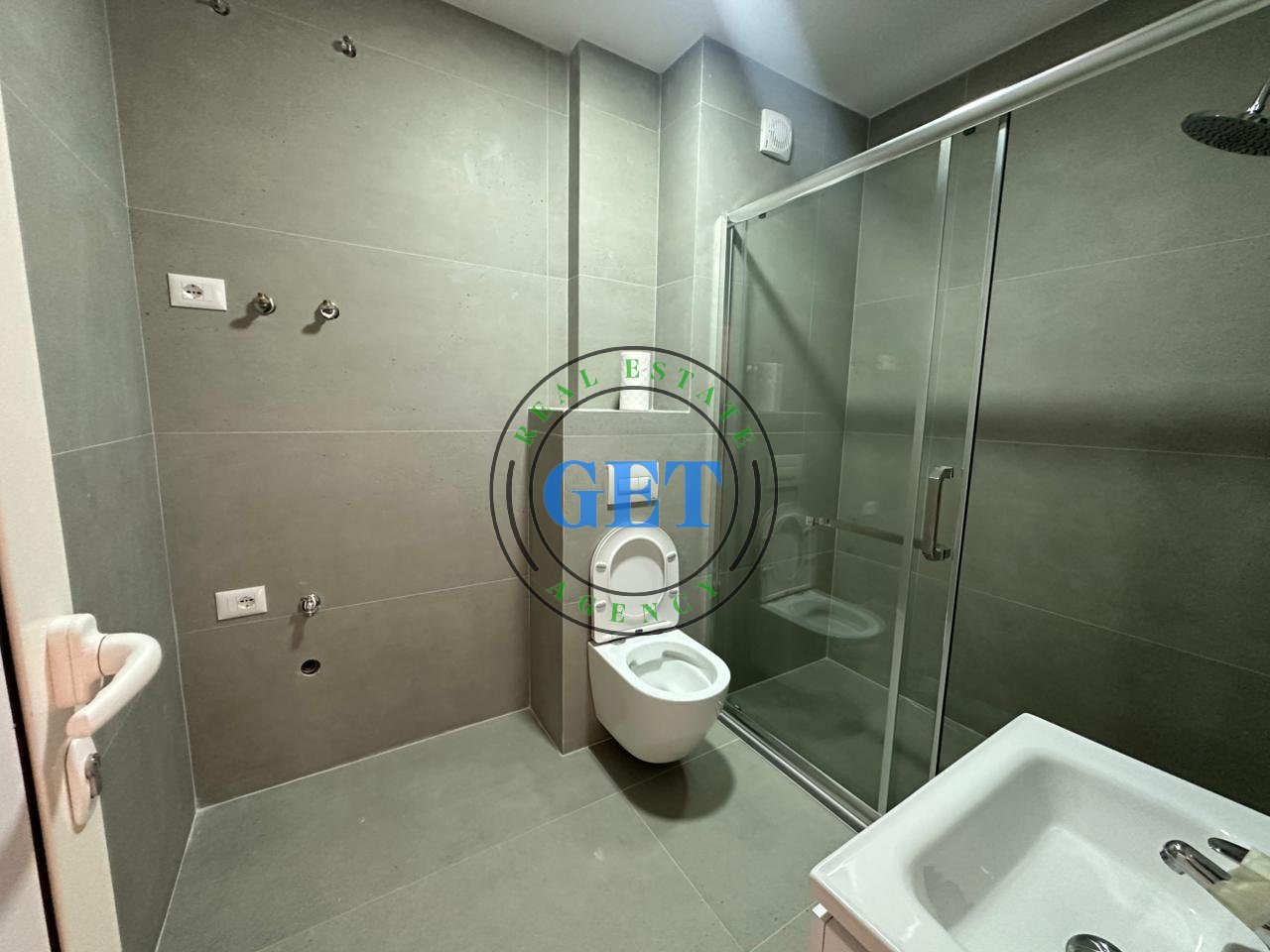 Shitet Apartament 2+1 + Depo, Plazh Hekurudha (pranë EKA), Durrës