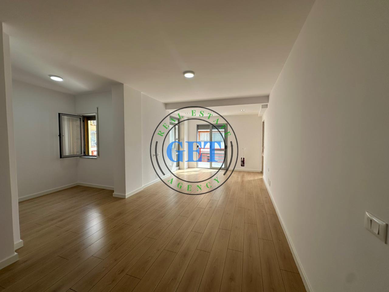 Shitet Apartament 2+1 + Depo, Plazh Hekurudha (pranë EKA), Durrës